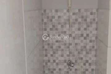Bathroom Cozy Studio Apartment Low Floor with  View at Samesta Mahata Margonda Apartment