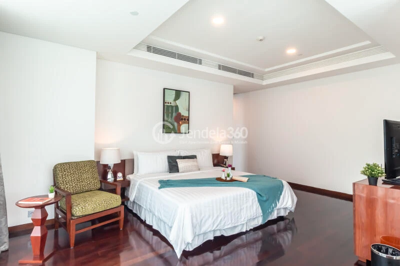 Bedroom 1 Simply Look 4BR Apartment Low Floor with City View at Shangri-La Residence