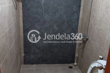 Bathroom 2BR Apartment with City View at Great Western Resort