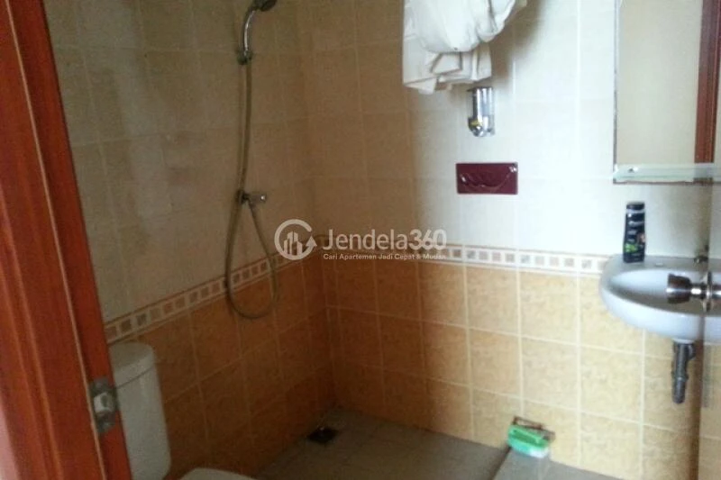 Bathroom 2 High Floor 3BR Apartment with North View at Grand Palace Kemayoran