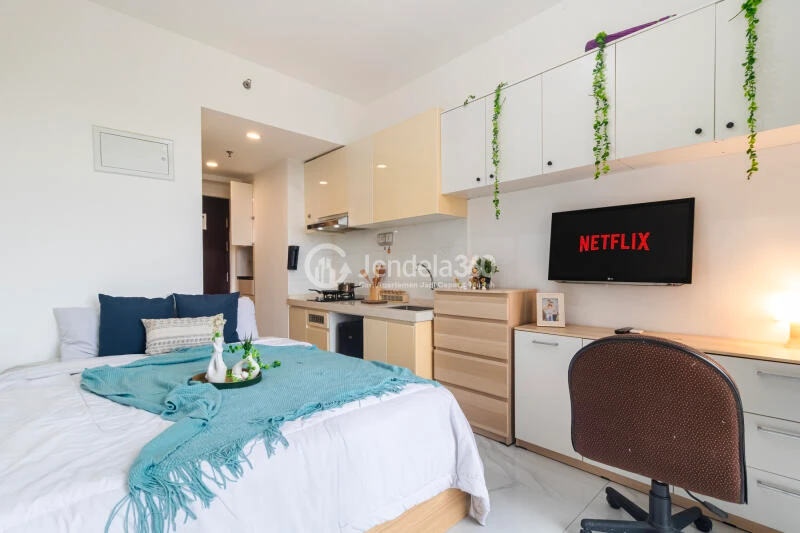 Bedroom Best Deal Studio Apartment at Sky House BSD Apartment Tower Leonie