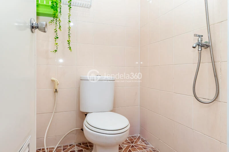 Bathroom Stunning 2BR Apartment Low Floor with City View at Puri Park View Apartment