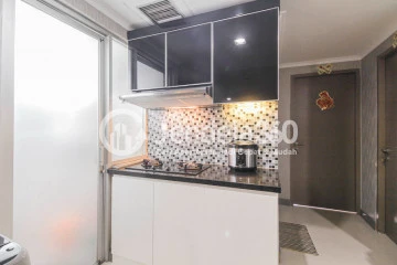 Kitchen 2BR Green Central City Apartment at High Floor