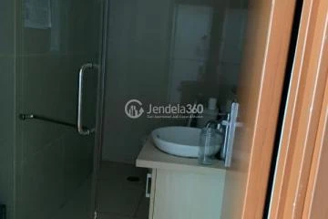 Bathroom Low Floor 1BR Apartment with City View at City Lofts Apartment