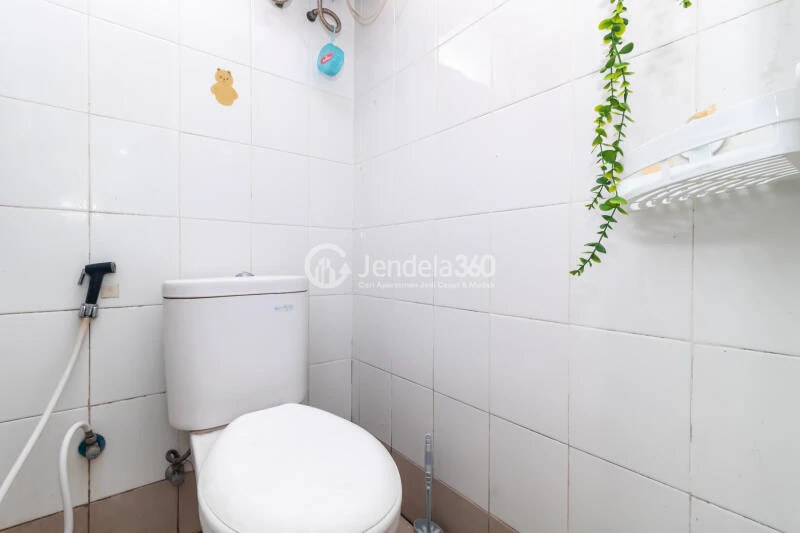 Bathroom Good Deal 1BR Apartment Low Floor with  View at Bassura City Apartment