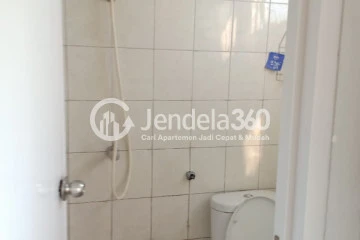 Bathroom Compact 2BR Apartment High Floor with City View at Bintaro Park View