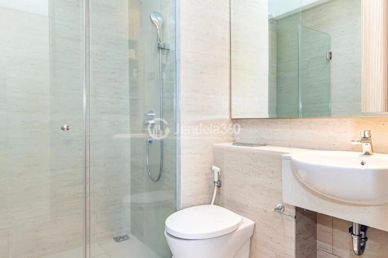Bathroom Relaxed 3BR Apartment Low Floor with City View at Taman Anggrek Residence