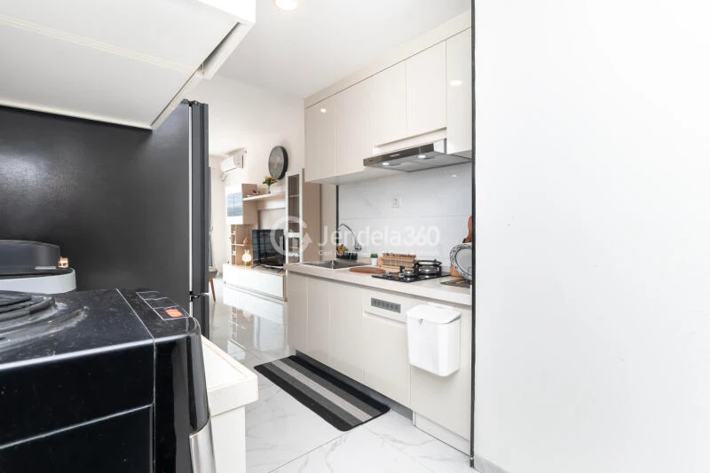 Kitchen Lovely 3BR Apartment Low Floor with  View at Sky House BSD Apartment