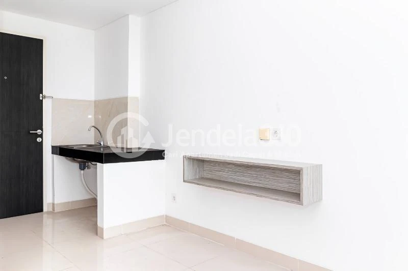 Bedroom High Floor Studio Apartment with City View at Serpong Garden Apartment