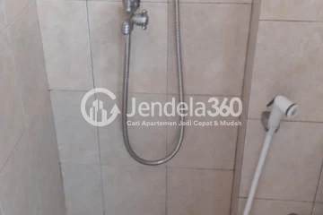 Bathroom Low Floor Studio Apartment with  View at Margonda Residence 2