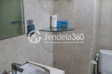 Bathroom Middle Floor 1BR Apartment with City View at Tamansari The Hive