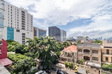 Balcony Studio Apartment with  View at Tamansari The Hive