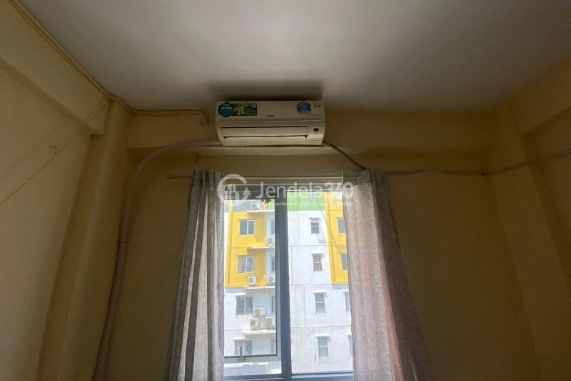 Bedroom Simply Look Studio Apartment Low Floor with  View at East Park Apartment