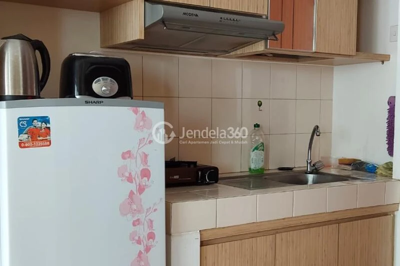 Kitchen Excellent Studio Apartment High Floor with Swimming Pool View at Margonda Residence 3
