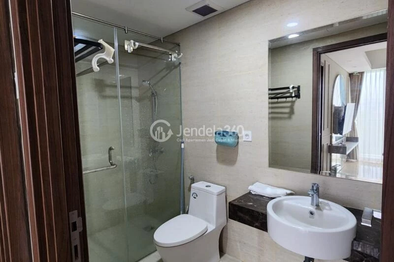 Bathroom 1BR Apartment with City view View at Arandra Residence