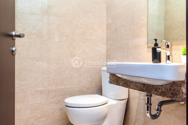 Bathroom Lovely Studio Apartment Low Floor with City View at Menteng Park