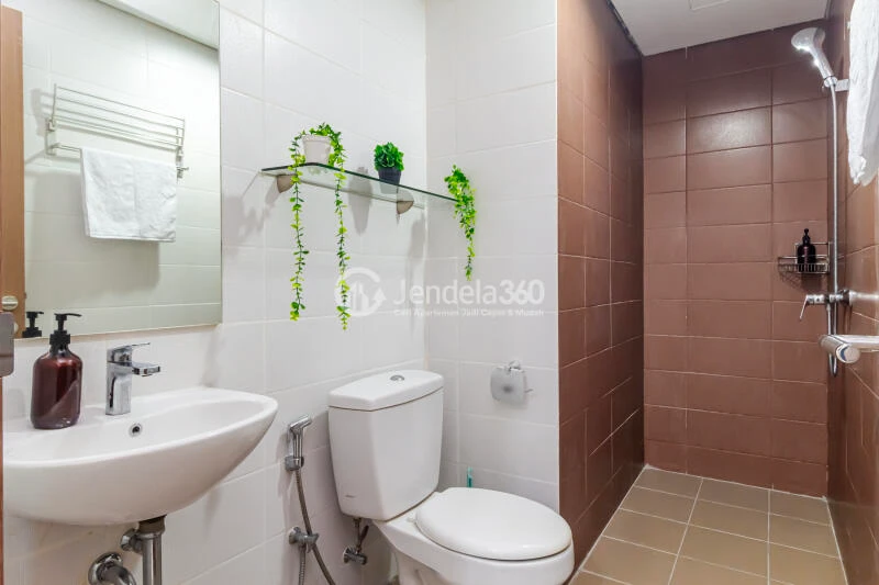 Bathroom Puri Orchard Apartment 2BR Fully Furnished