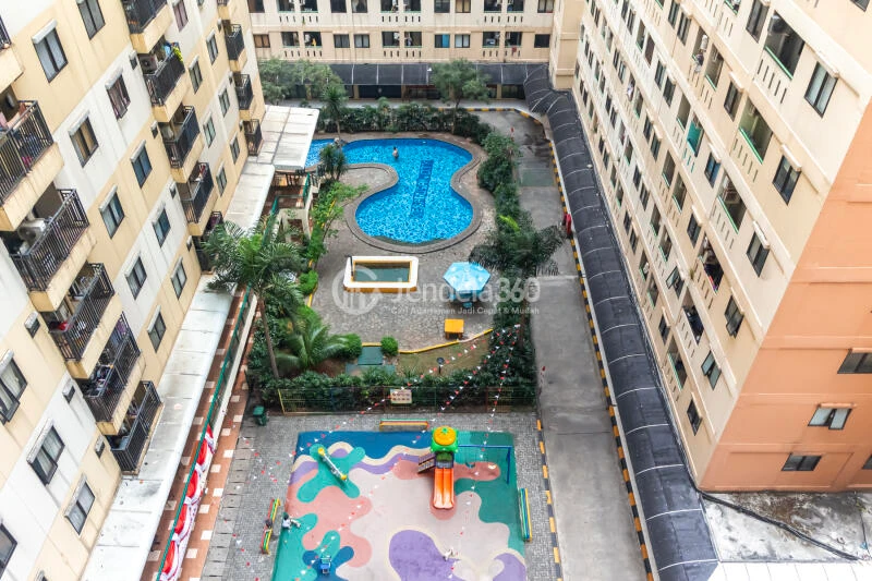 Balcony Modern Studio Apartment Only 5 Mins to AEON Mall at Kebagusan City Apartment