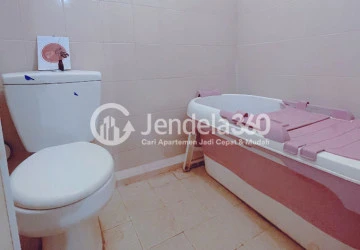 Bathroom 3BR Apartment with City View at Green Palm Residence