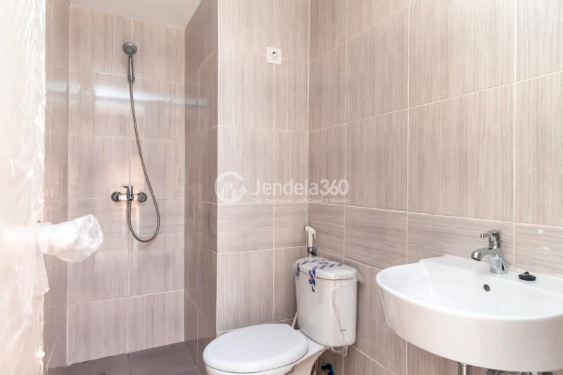Bathroom Good Deal 2BR Apartment at Vasanta Innopark Apartment High Floor