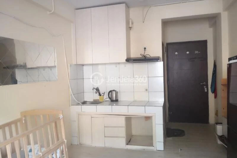 Kitchen Simply Look Studio Apartment Low Floor with  View at East Park Apartment