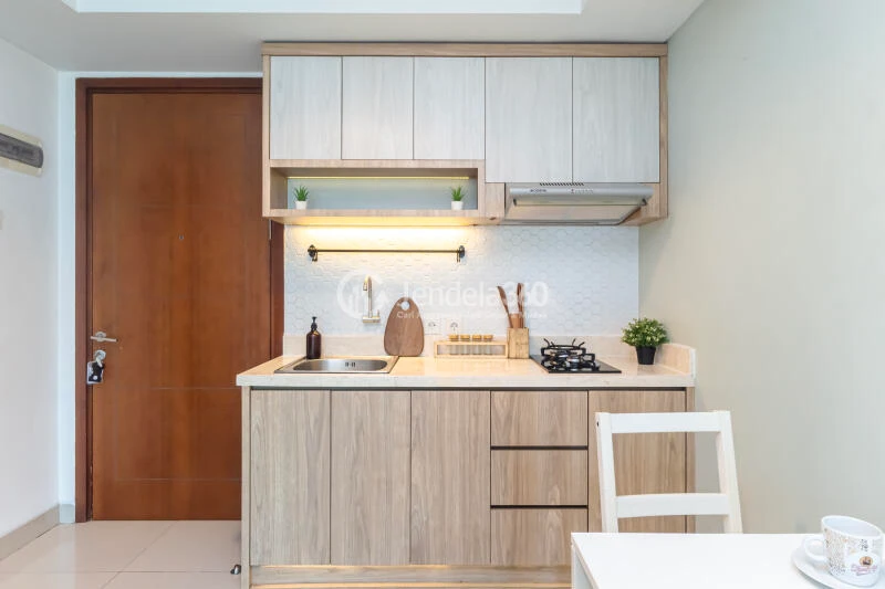 Kitchen Tidy 2BR Apartment at Springhill Terrace Residence Low Floor