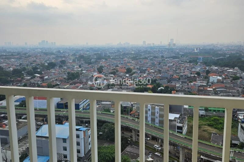 Balcony Restful Studio Apartment Middle Floor with  View at Kebayoran Apartment