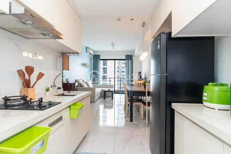Kitchen 3BR Apartment with City View at Sky House BSD Apartment