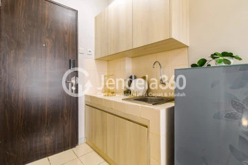 Kitchen Well Furnished and Relaxing Studio Apartment at Serpong Green View Apartment, Special Price!