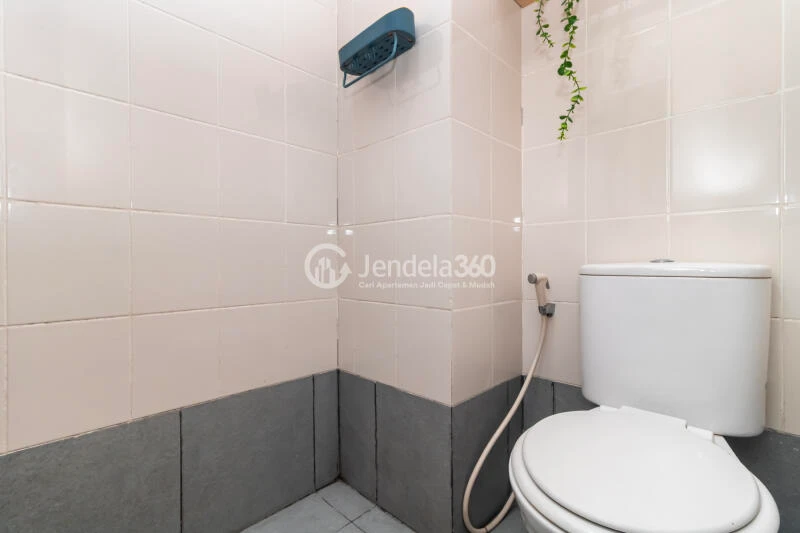 Bathroom Studio Apartment with City View at Akasa Pure Living Apartment