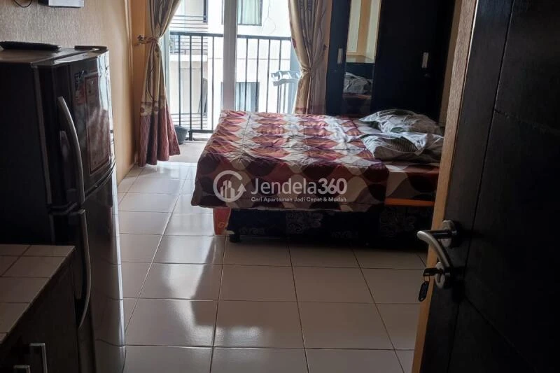 Bedroom Low Floor Studio Apartment with Swimming Pool View at Paragon Village Apartment