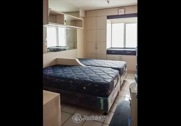 Bedroom Low Floor Studio Apartment with Swimming Pool View at East Park Apartment