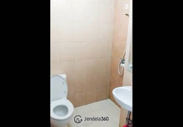 Bathroom Tidy Studio Apartment Low Floor with Lobby depan View at Margonda Residence