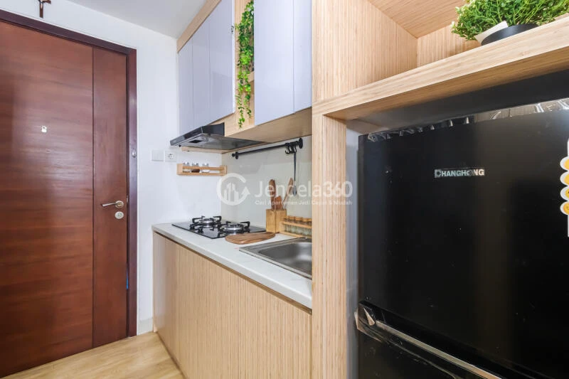 Kitchen Trendy Studio Apartment Middle Floor with City View at The Crest West Vista Puri