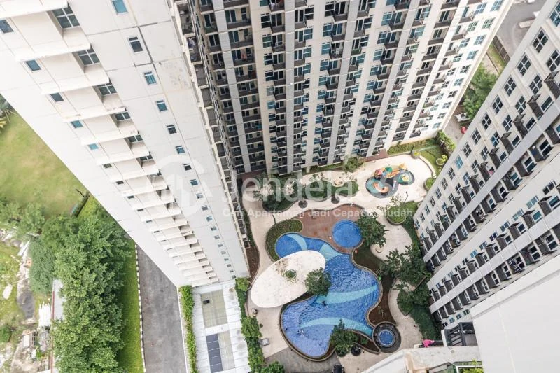 Balcony Studio Apartment with Kolam View at Puri Orchard Apartment