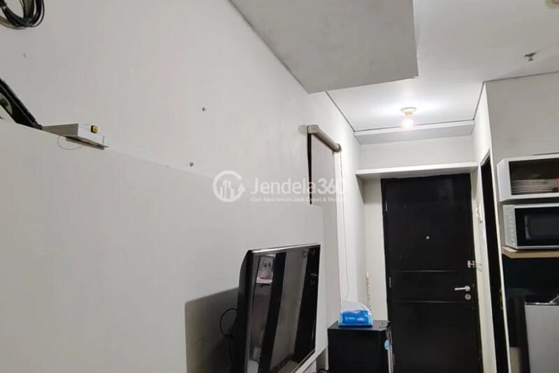 Bedroom Studio Apartment with City View at Nifarro Park Apartment