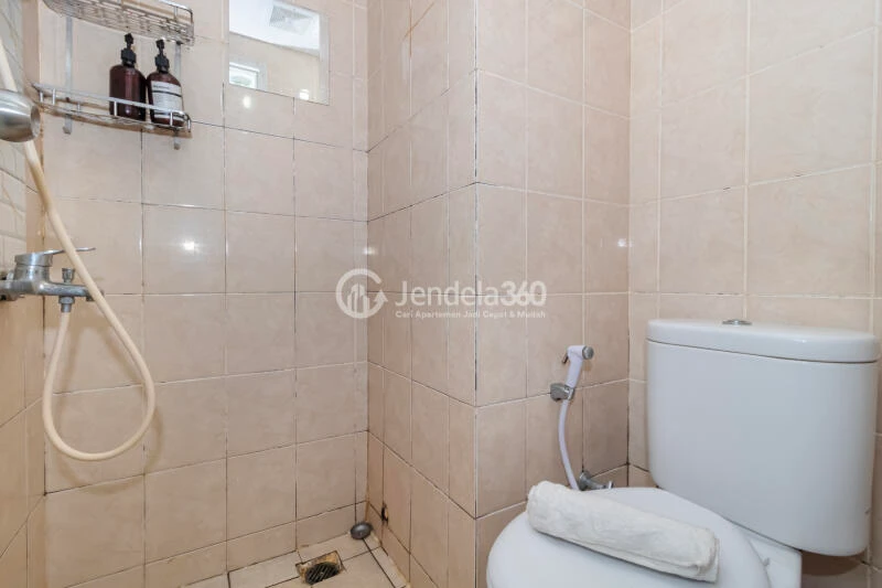 Bathroom Well Located Studio Apartment at Green Lake Sunter Apartment Low Floor