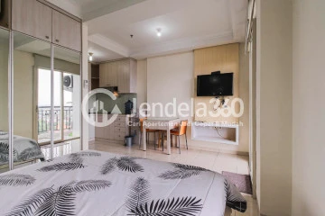 Bedroom Homey 1BR Apartment Middle Floor with garden golf View at Gardenia Boulevard Apartment
