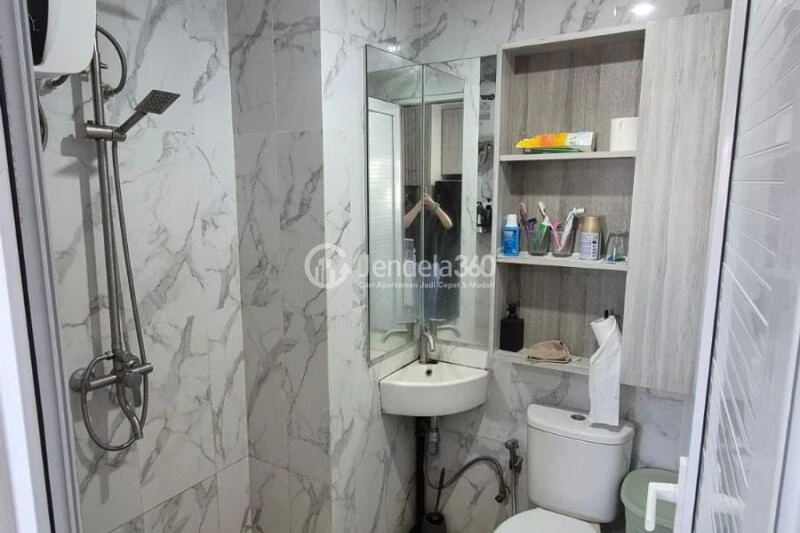 Bathroom Low Floor 3BR Apartment with City View at Kuningan City (Denpasar Residence)