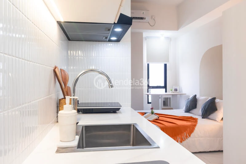 Kitchen Low Floor Studio Apartment with  View at Pakuwon Residence Bekasi