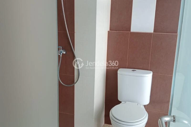 Bathroom Studio Apartment with Mountain View at Saladdin Mansion