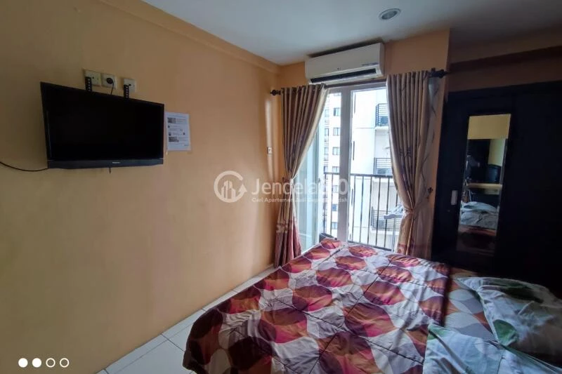 Bedroom Low Floor Studio Apartment with Swimming Pool View at Paragon Village Apartment