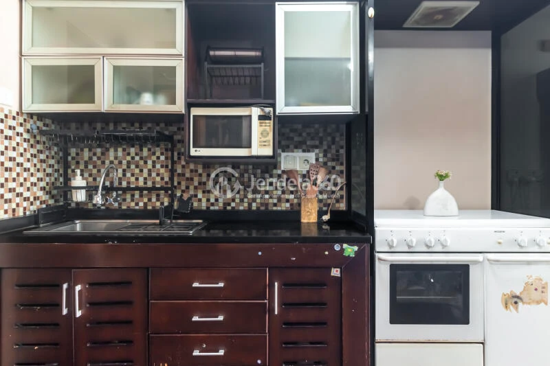 Kitchen Low Floor 2BR Apartment with  View at The 18Th Residence Taman Rasuna