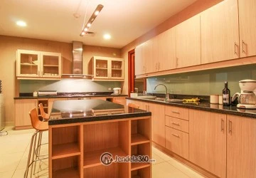 Kitchen 3BR Apartment with City View (Utara) View at Pakubuwono Residence
