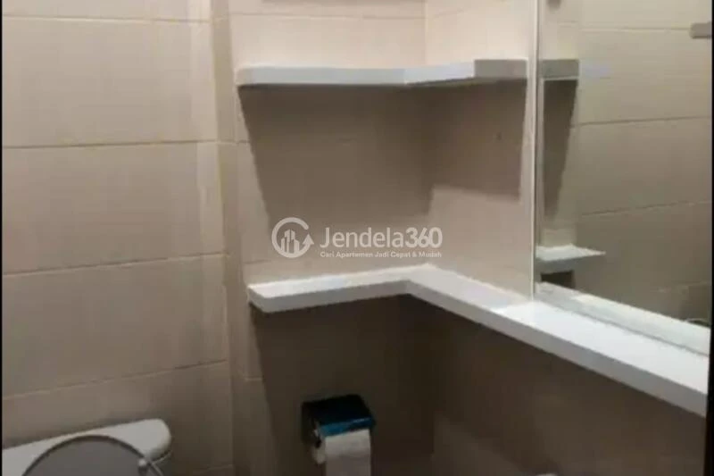 Bathroom Tidy Studio Apartment at Dave Apartment Low Floor