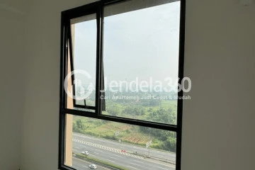 Bedroom Stylish Studio Apartment Low Floor with  View at Sky House Alam Sutera