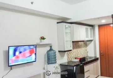 Kitchen Middle Floor Studio Apartment with Kolam renang View at Margonda Residence 5