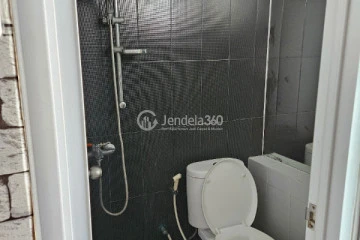 Bathroom Cozy Studio Apartment Middle Floor with  View at Bassura City Apartment