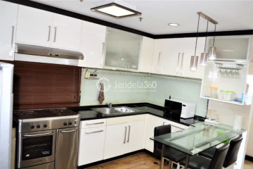 Kitchen Middle Floor 3BR Apartment with City View at Park Royal Apartment