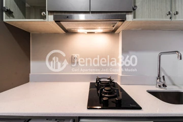 Kitchen Studio Apartment in The Premium Area with Exotic Pool at Gold Coast Apartment